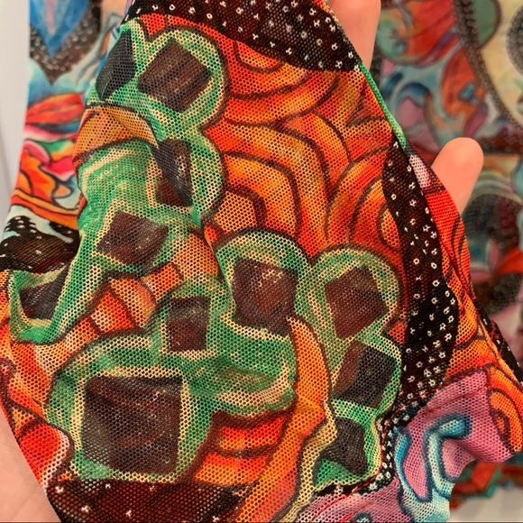 ๐ฟ Escada 3/4th length Sleeve Swirl Shirt ๐น - Picture 6 of 10